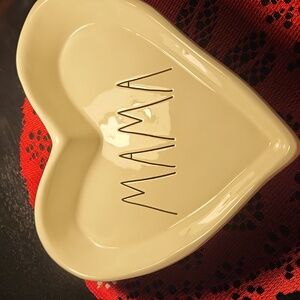 NWOT RAE Dunn MAMA heart-shaped dish. Valentines Day!